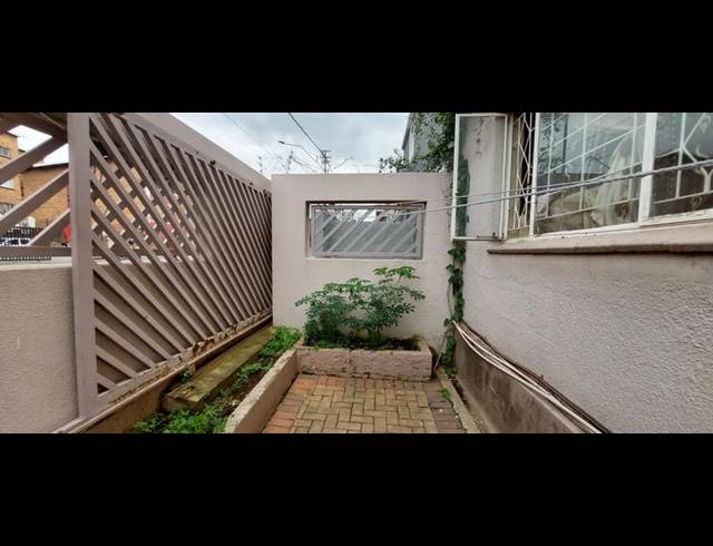 5 BEDROOM TOWNHOUSE FOR SALE IN ROSETTENVILLE